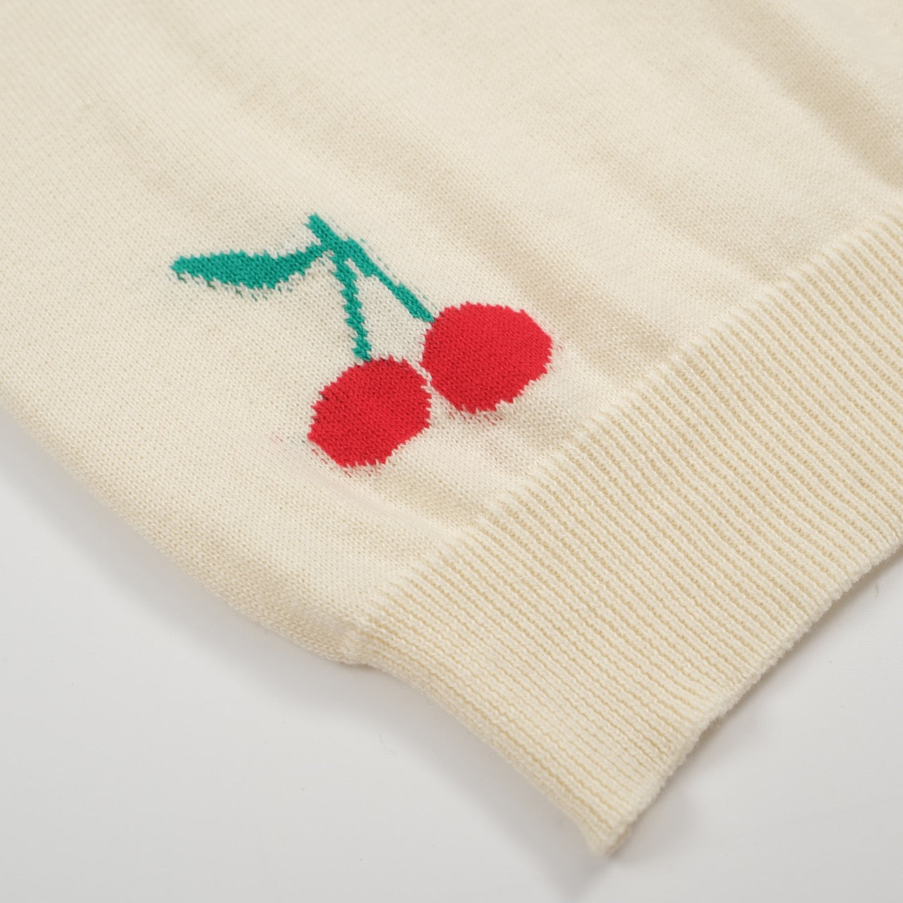 Women's rice apricot cherry embroidered knitted T-shirt