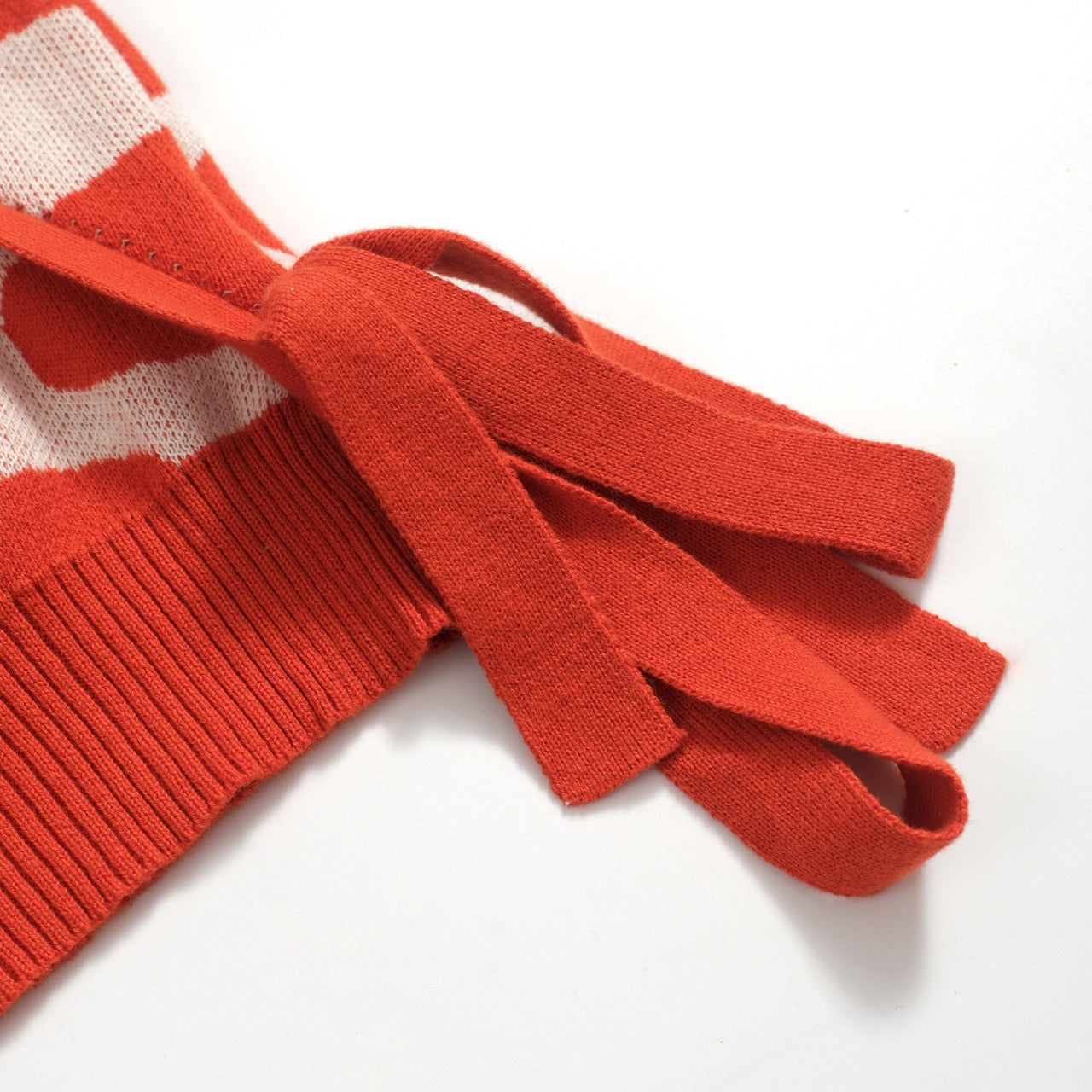 Women's red corrugated V-neck strap knit cardigan