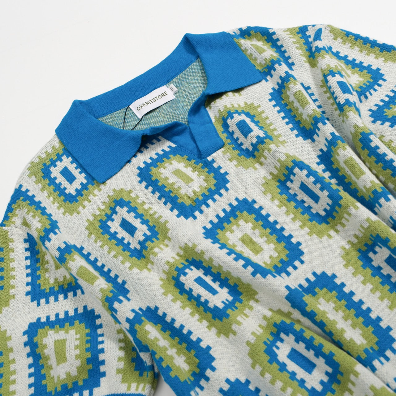 Men's blue graphic V-neck knit polo shirt