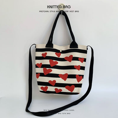 Heart striped knitted handbag