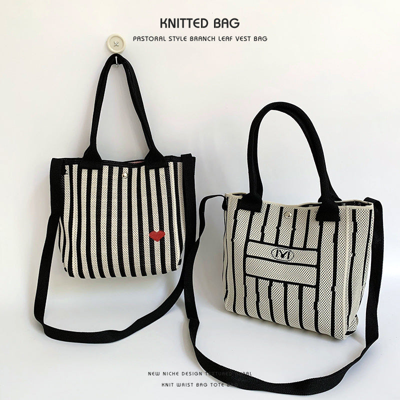 Heart striped knitted handbag