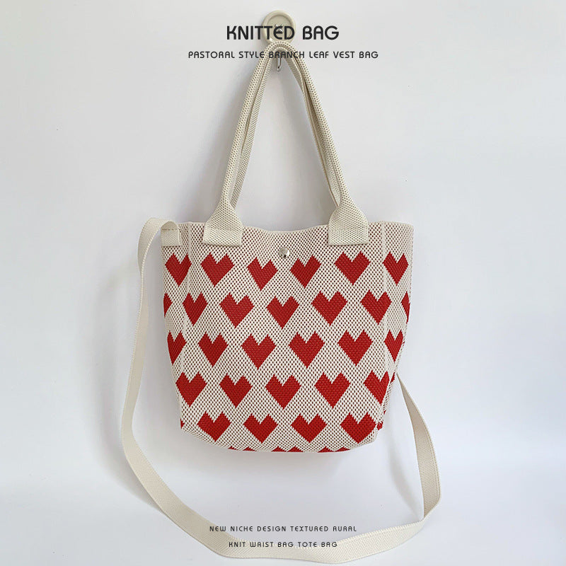 Heart striped knitted handbag