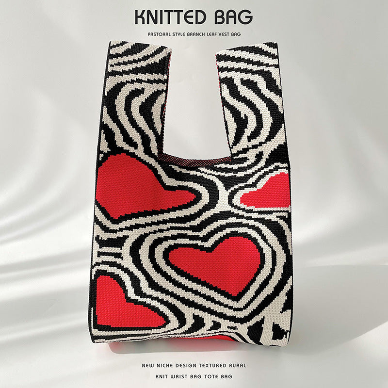 Knitted contrast heart shoulder handbag