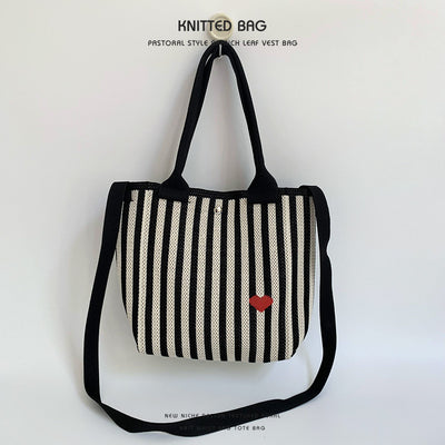 Heart striped knitted handbag