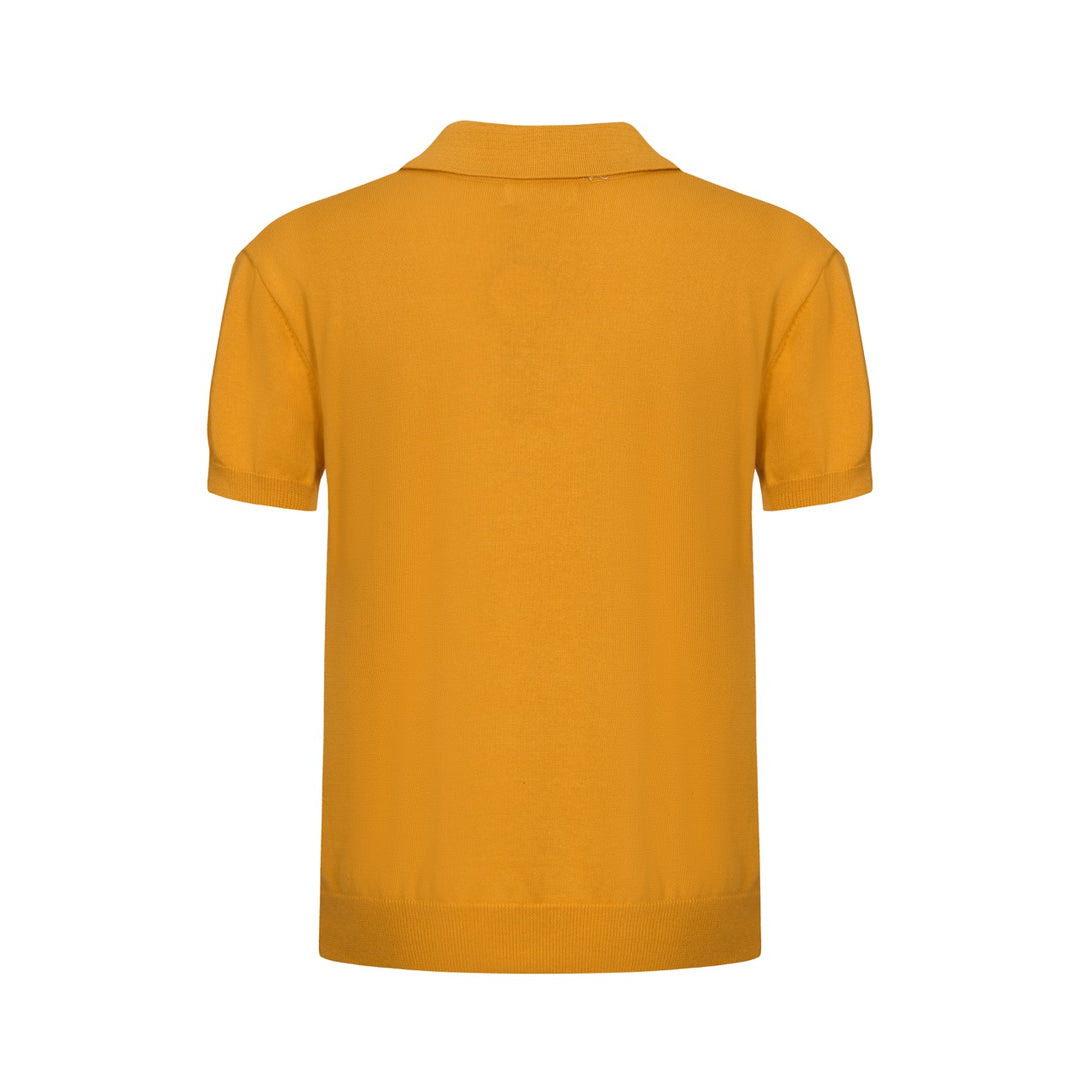 Polo de punto de color amarillo claro para hombres con vino tinto y rayas blancas